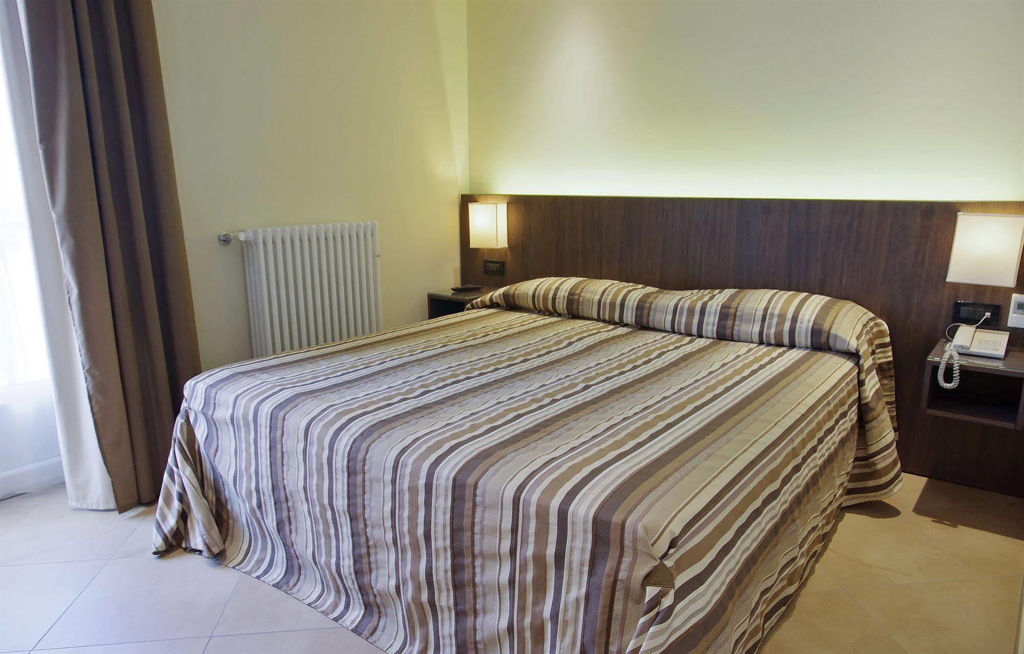 Bb 10 Serpotta - Palazzo Riolo & Restaurant Palermo Eksteriør billede